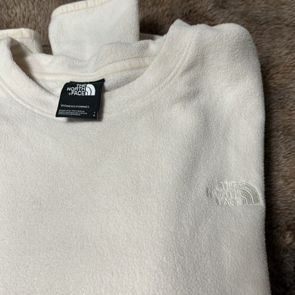 Women’s Lg Cream color pull over with pockets. Fleece. - Picture 6 of 7